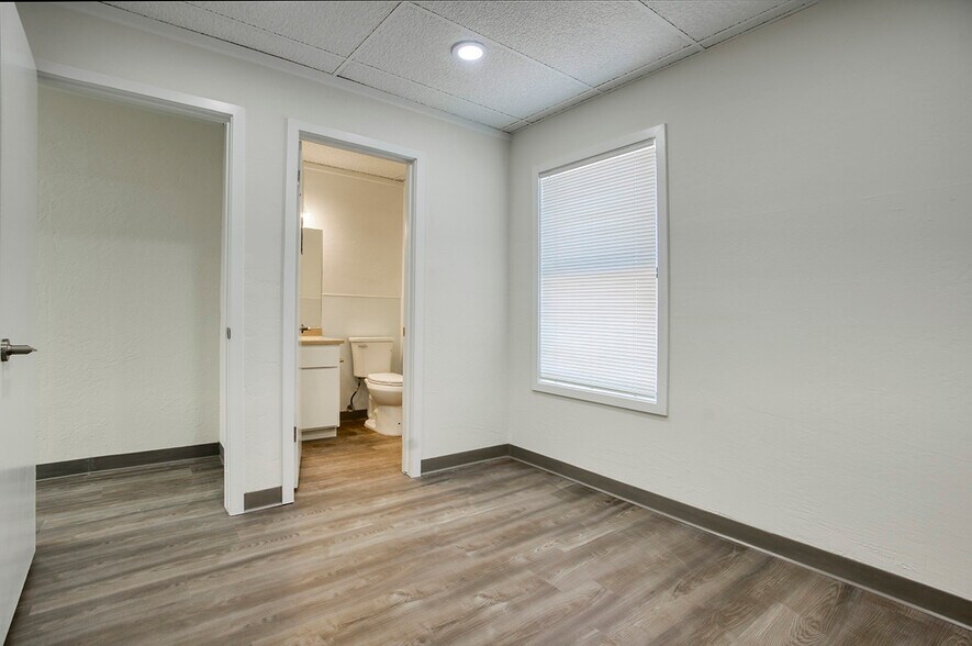 More Photos Of 1050 E University Dr, Mesa Office For Lease