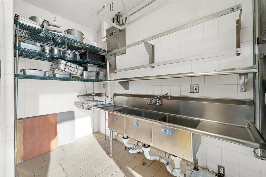 More Photos Of 2401 Pennsylvania Ave, Wilmington Apartments For Sale