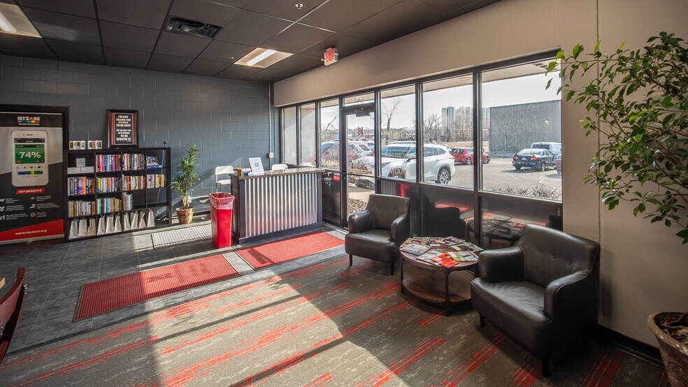 More Photos Of 2625 Highway 14 W, Rochester Flex For Lease