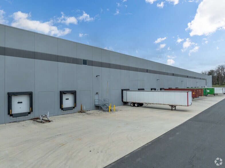 More Photos Of 2555 Kuser Rd, Hamilton Warehouse For Lease