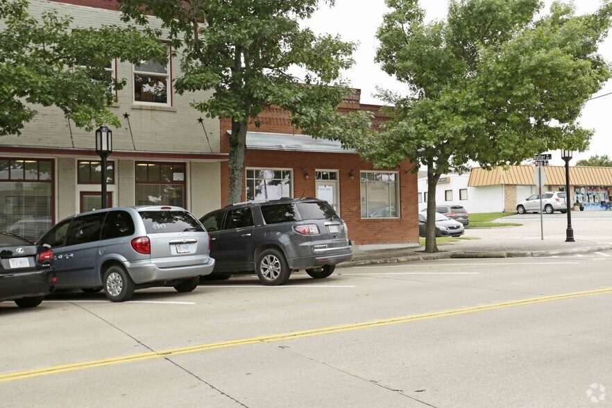 More Photos Of 125 W Main St, Allen Office For Lease