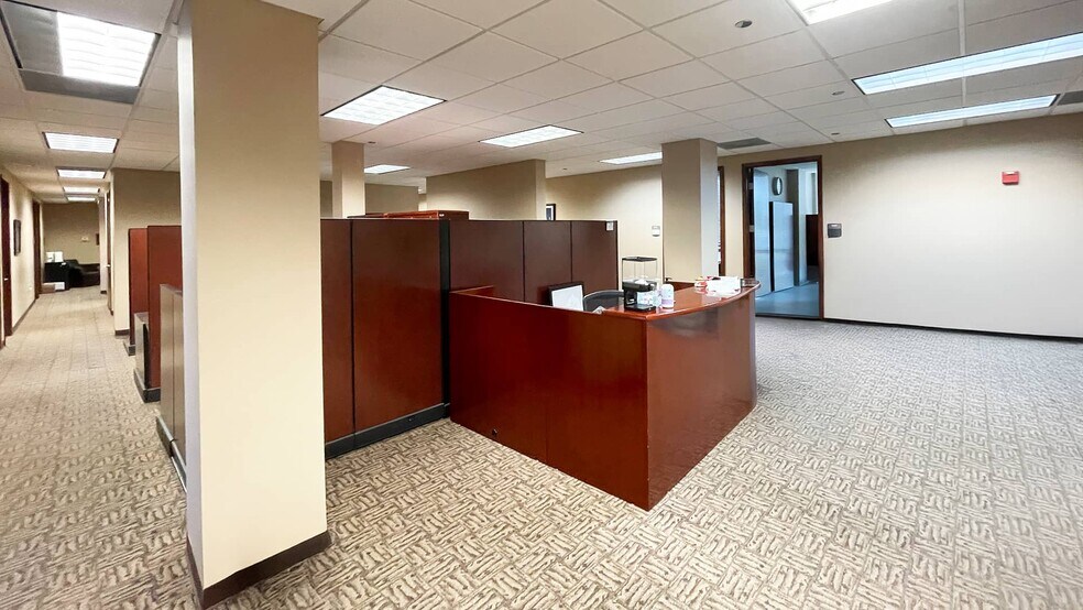 More Photos Of 205 E University Ave, Georgetown Office For Lease