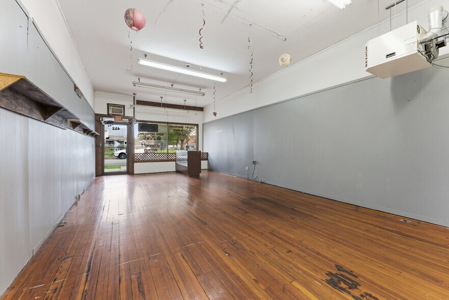 More Photos Of 436 Main St, West Springfield Storefront Retail Office For Lease