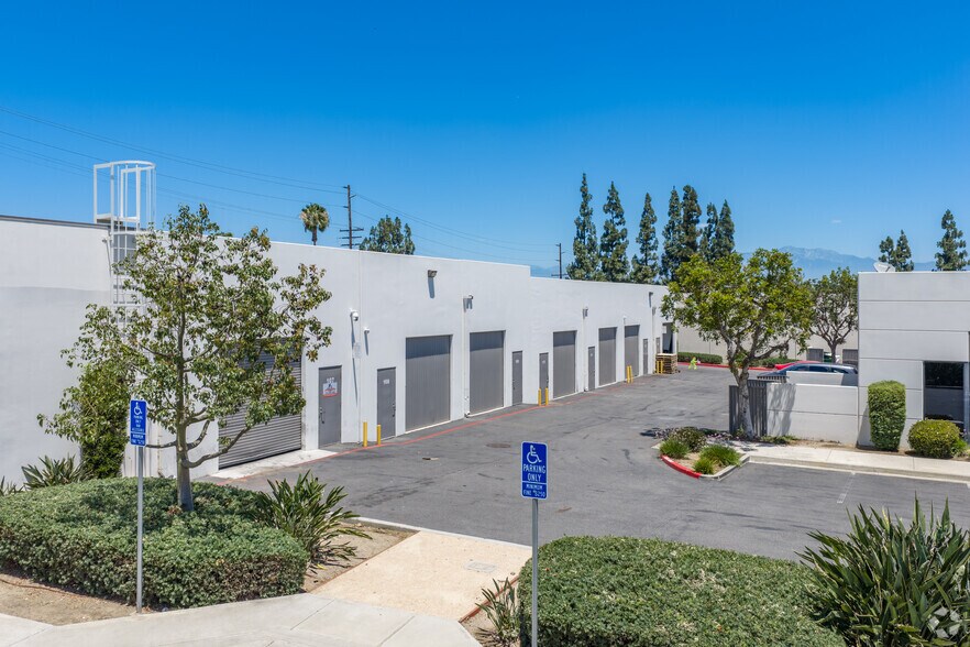 More Photos Of 1269 W Pomona Rd, Corona Flex For Lease