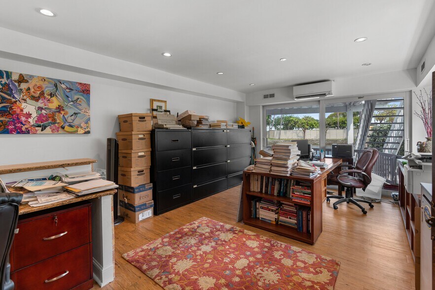 More Photos Of 2200 NE 26th St, Wilton Manors Office For Sale