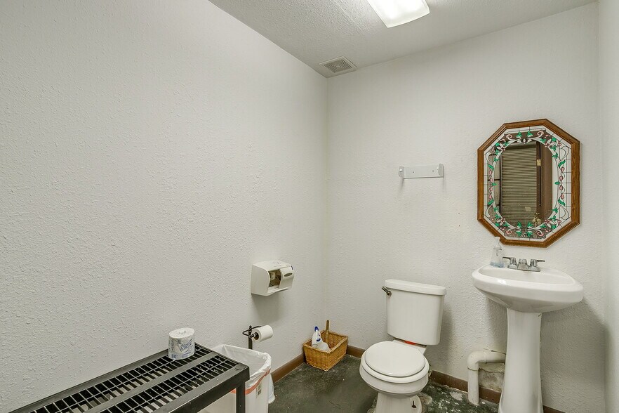 More Photos Of 10450 E Bankhead Hwy, Aledo Flex For Sale