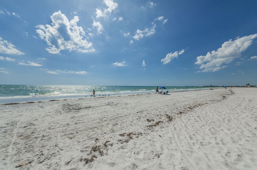More Photos Of 12100 Gulf Blvd, Treasure Island Hotel For Sale