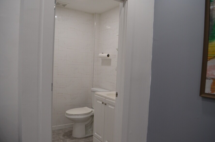 More Photos Of 7311-7323 NW 12th St, Miami Light Distribution For Sale