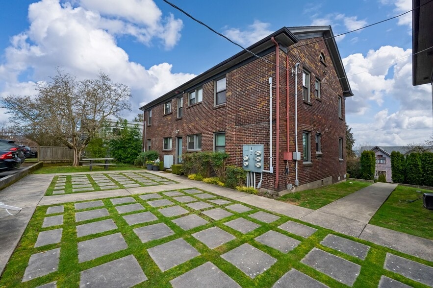 More Photos Of 109-115 30th Ave, Seattle Apartments For Sale