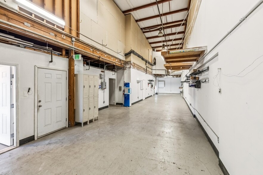 More Photos Of 2250 Jerrold Ave, San Francisco Warehouse For Sale