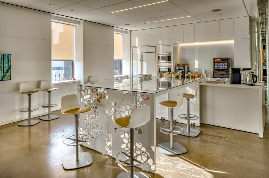 More Photos Of 617 W 7th St, Los Angeles Office For Lease