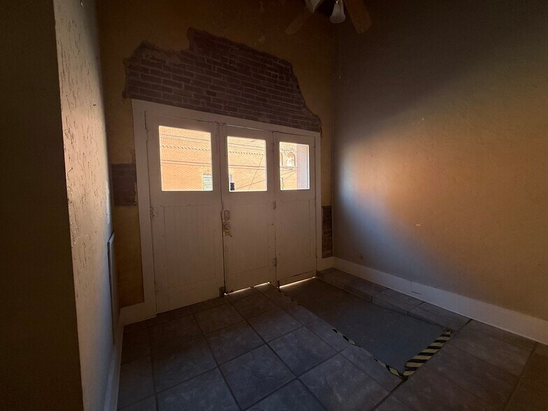 More Photos Of 200 W Main St, Ardmore Storefront Retail Office For Lease