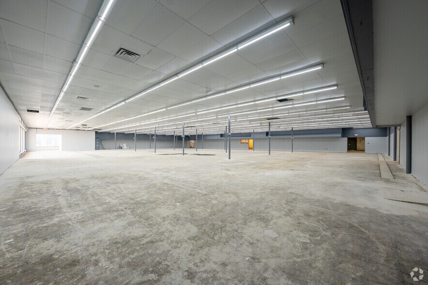 More Photos Of 2802 N Lafayette Rd, Indianapolis Unknown For Lease