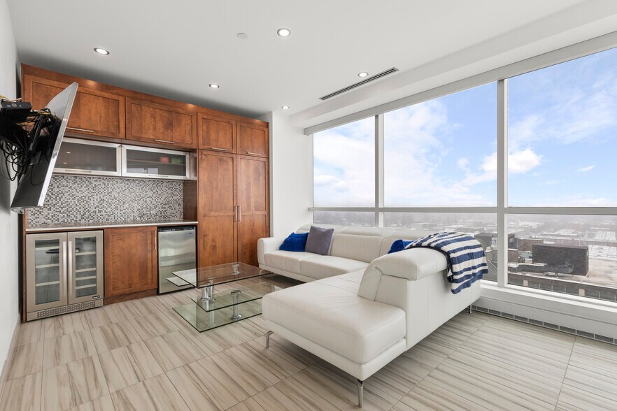 More Photos Of 3737 Boul Cremazie E, Montréal Office For Lease