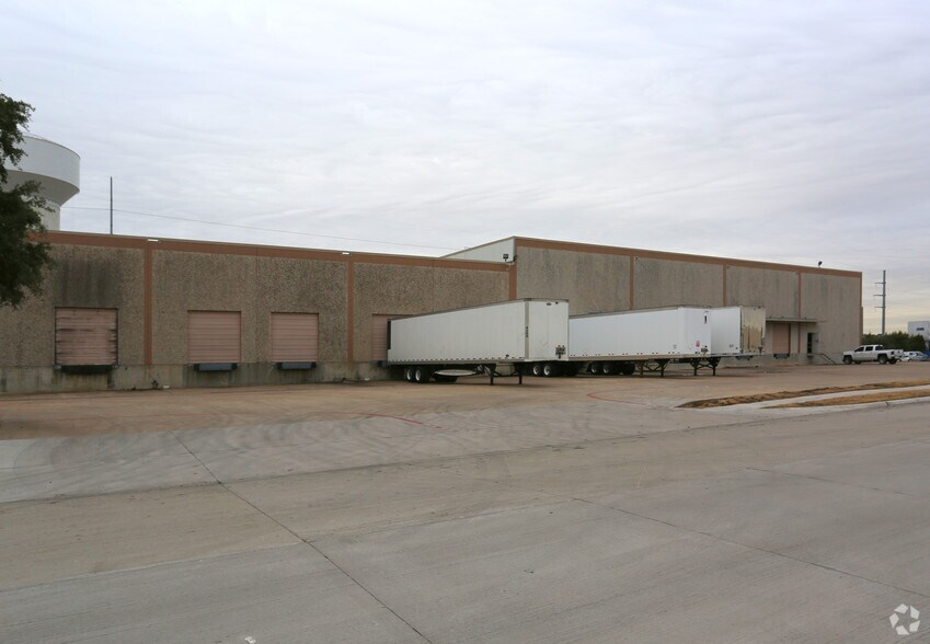 More Photos Of 815 S Coppell Rd, Coppell Distribution For Lease