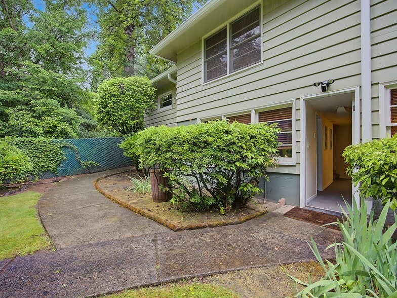 More Photos Of 10423 SE 23RD Ave, Portland Medical For Sale