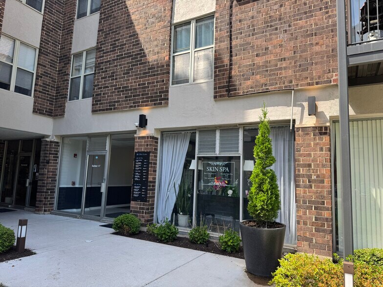 More Photos Of 5202 Washington St, Downers Grove Apartments For Lease