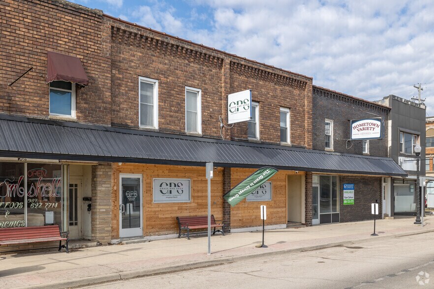 More Photos Of 115-117 N Shiawassee St, Corunna Storefront Retail Residential For Lease