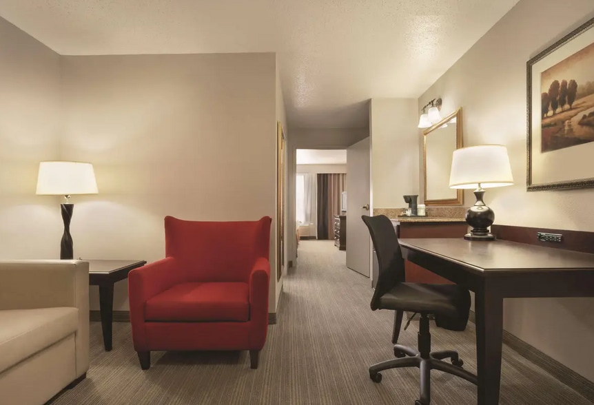 More Photos Of 2721 69th Avenue Ct, Moline Hotel For Sale