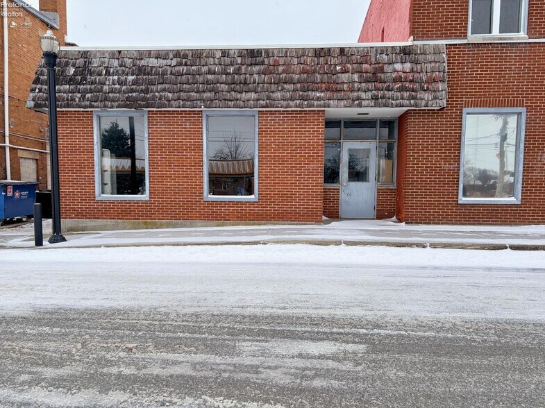 More Photos Of 110 Railroad St, Clyde Restaurant For Sale