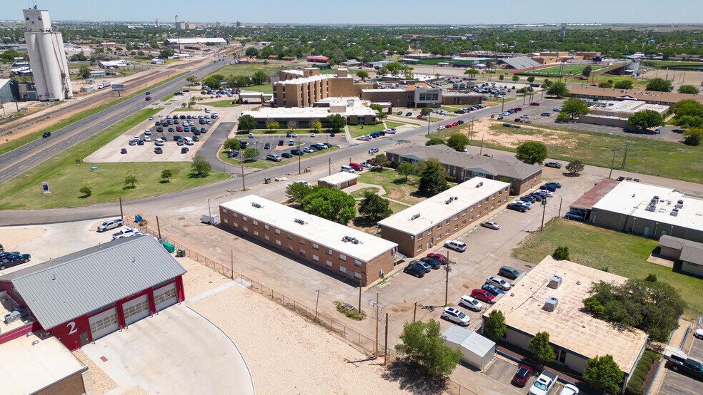 More Photos Of 2500 W 26th St, Plainview Apartments For Sale