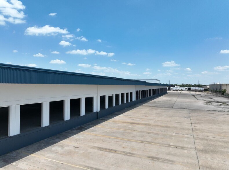 More Photos Of 3817 Irving Blvd, Dallas Truck Terminal For Lease