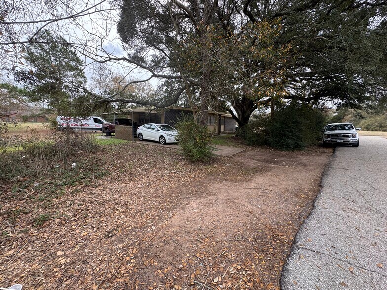 More Photos Of 300 Echols st, Prairie View Multifamily For Sale