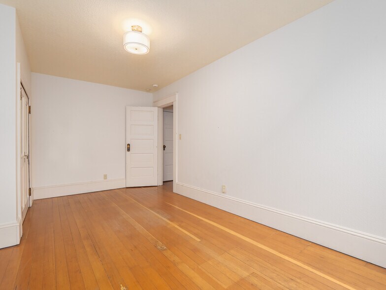 More Photos Of 317 NE Sacramento St, Portland Office For Sale