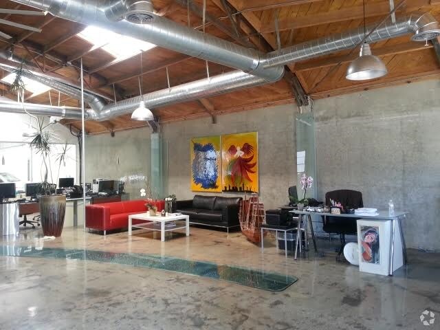 More Photos Of 2509 N Ontario St, Burbank Flex For Lease