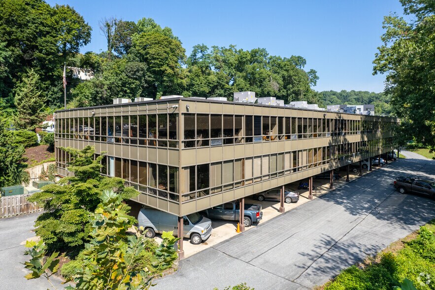 More Photos Of 3 Mill Rd, Wilmington Unknown For Lease