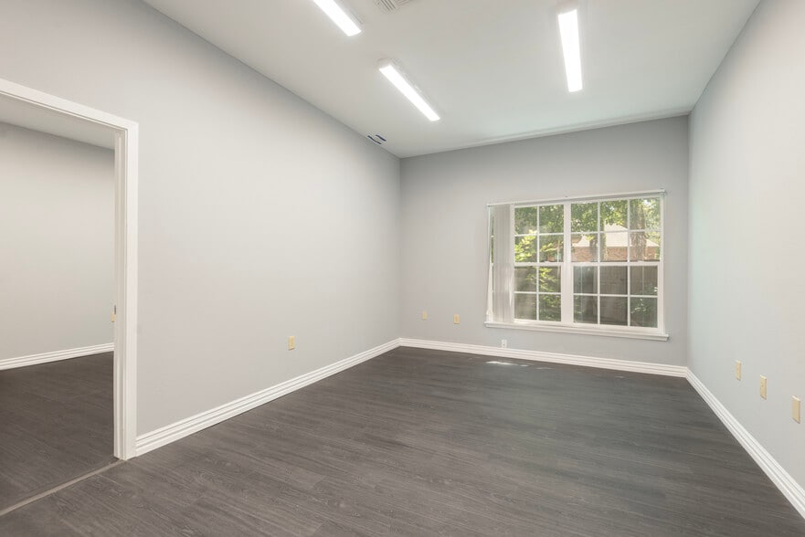 More Photos Of 9638 Greenville Ave, Dallas Office For Lease