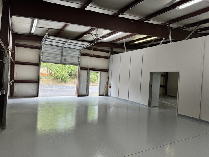 More Photos Of 600 Meadowlands Dr, Hillsborough Research And Development For Lease