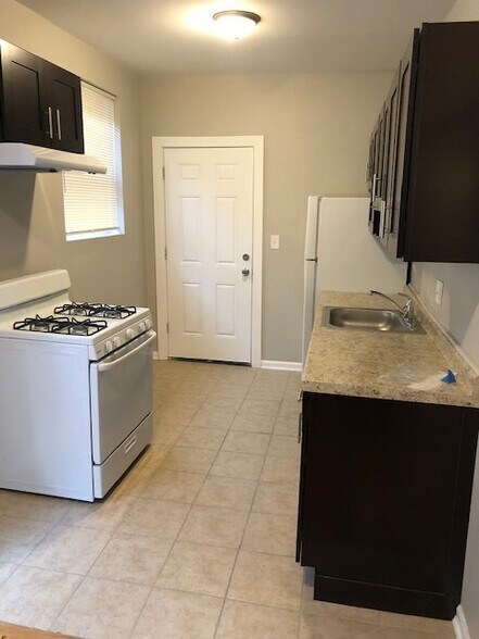 More Photos Of 7648 S Phillips Ave, Chicago Apartments For Sale