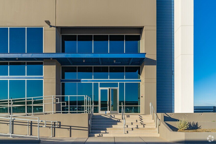 More Photos Of 17210 W Olive Ave, Waddell Warehouse For Lease