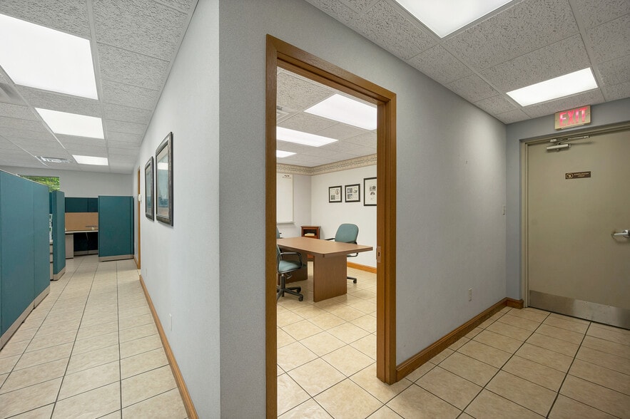More Photos Of 1725 Suburban Dr, De Pere Manufacturing For Sale