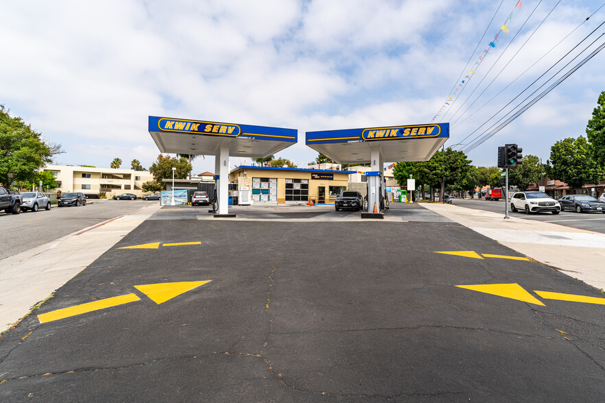 Primary Photo Of 2005 N Glenoaks, Burbank Service Station For Sale