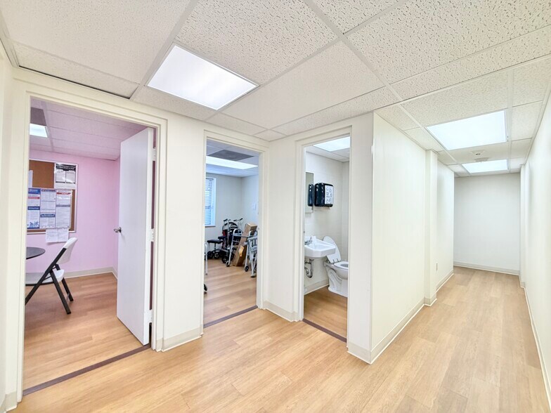 More Photos Of 1330 Mercer St, Princeton Office For Sale