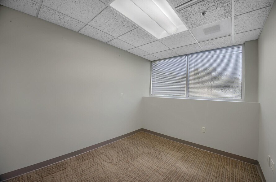 More Photos Of 21 Laurel Ave, Cornwall Medical For Lease