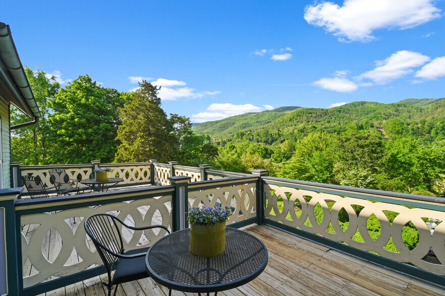 More Photos Of 204 Lawson St, Hot Springs Hotel For Sale