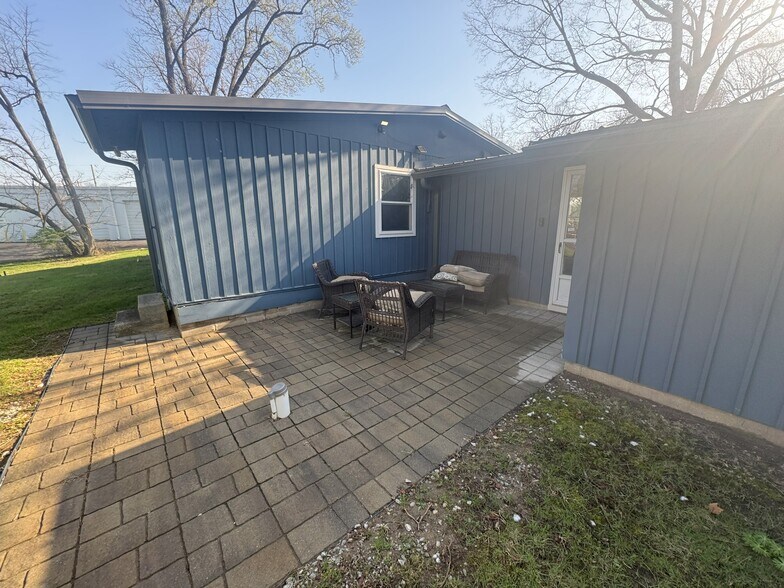 More Photos Of 8420 Masters Rd, Indianapolis Office For Sale