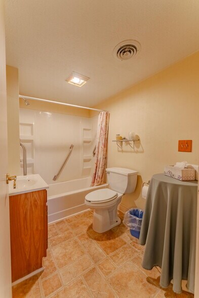 More Photos Of 508 N Broadway, Peru Office For Sale