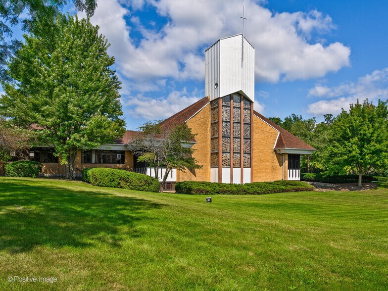 More Photos Of 47 Church St, Lake Zurich Religious Facility For Sale