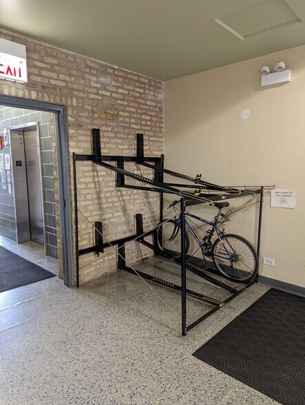 More Photos Of 1900 W Kinzie St, Chicago Light Distribution For Sale