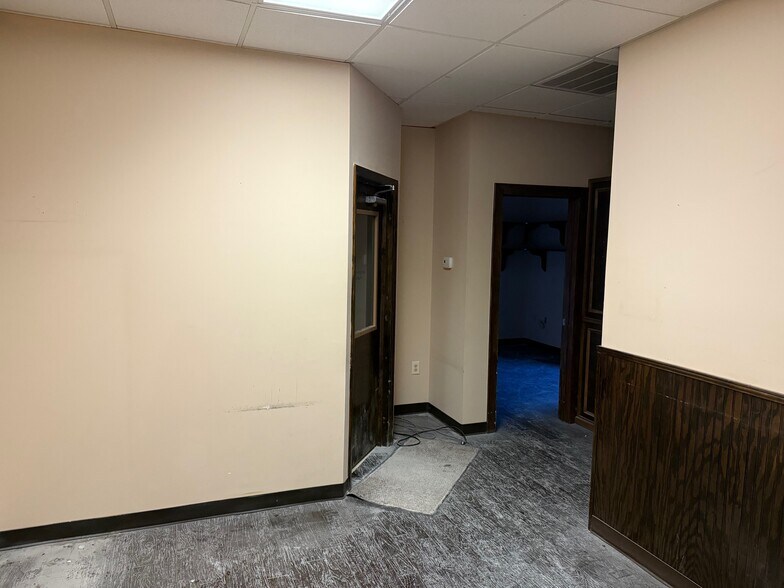 More Photos Of 2106 E Andrew Johnson Hwy, Morristown Office For Lease