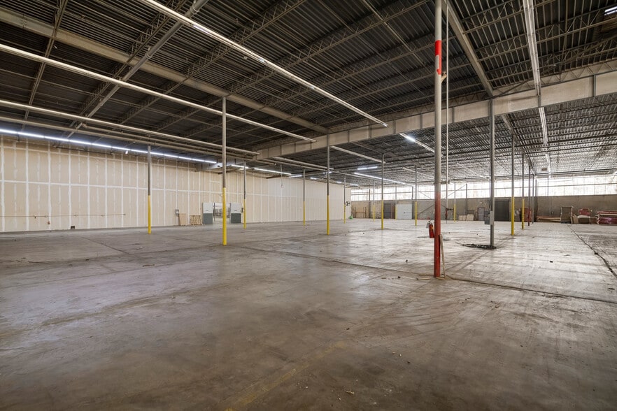More Photos Of 4600 Park St N, Saint Petersburg Warehouse For Sale