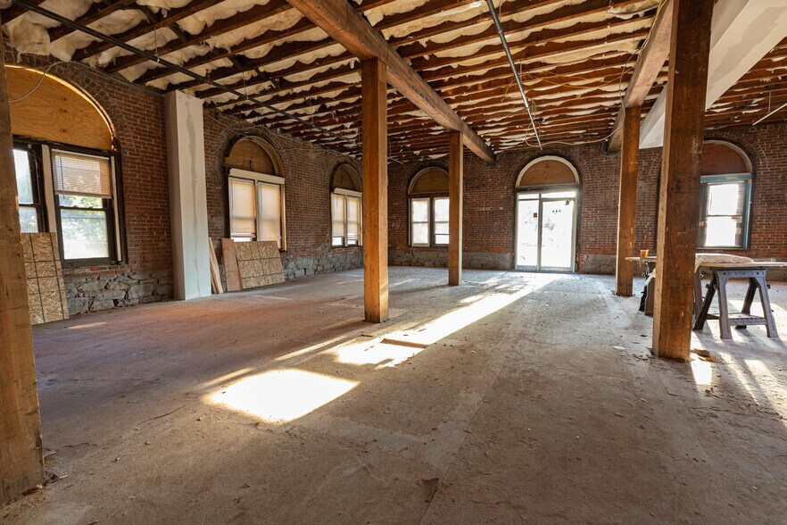 More Photos Of 153 Main St, Ansonia Warehouse For Lease