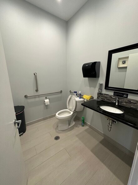 More Photos Of 1342 W Belmont Ave, Chicago Office Residential For Sale