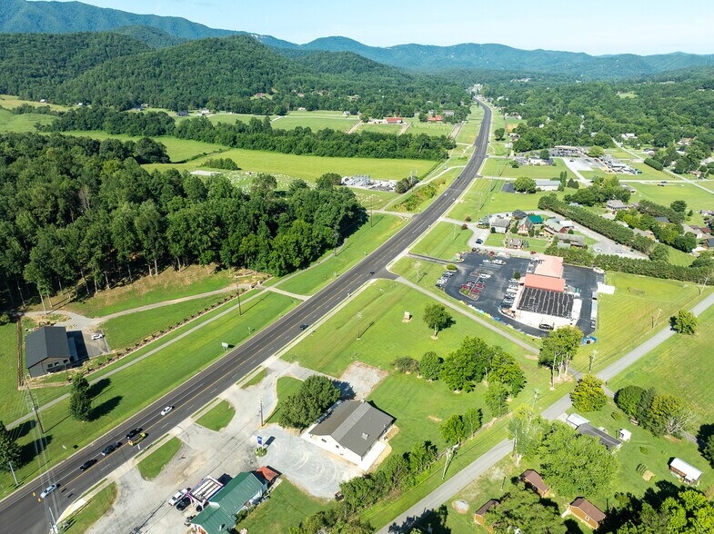 More Photos Of 8123 E Lamar Alexander Pky, Townsend Restaurant For Sale