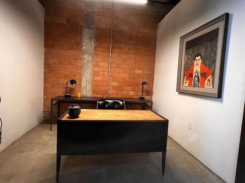 More Photos Of 1101 S Roosevelt Ave, San Antonio Storefront Retail Office For Sale