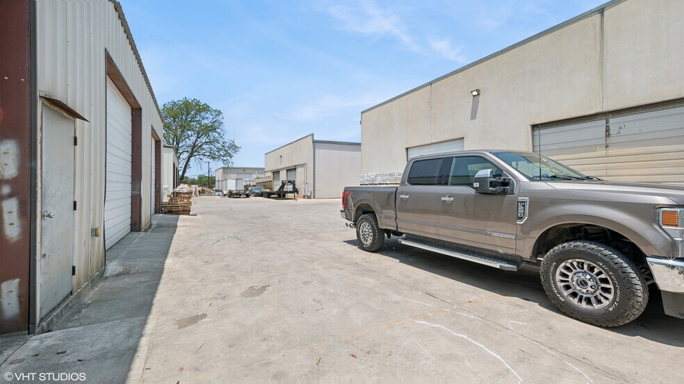 More Photos Of 4830 Whirlwind Dr, San Antonio Warehouse For Sale